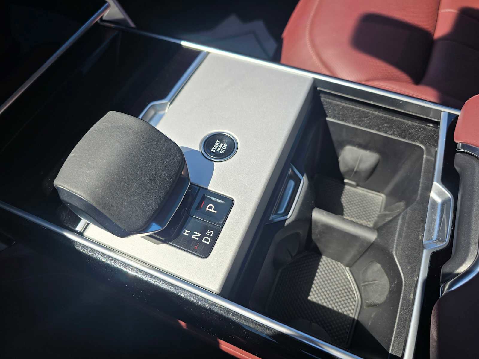 Used 2025 Land Rover Range Rover SE image 30