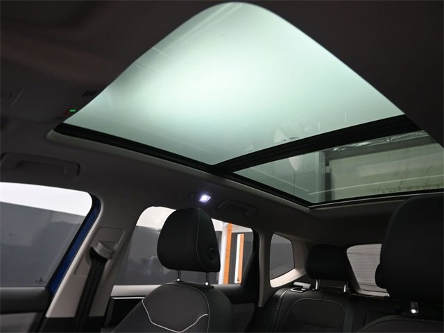 Certified 2023 Volkswagen Taos SE image 2