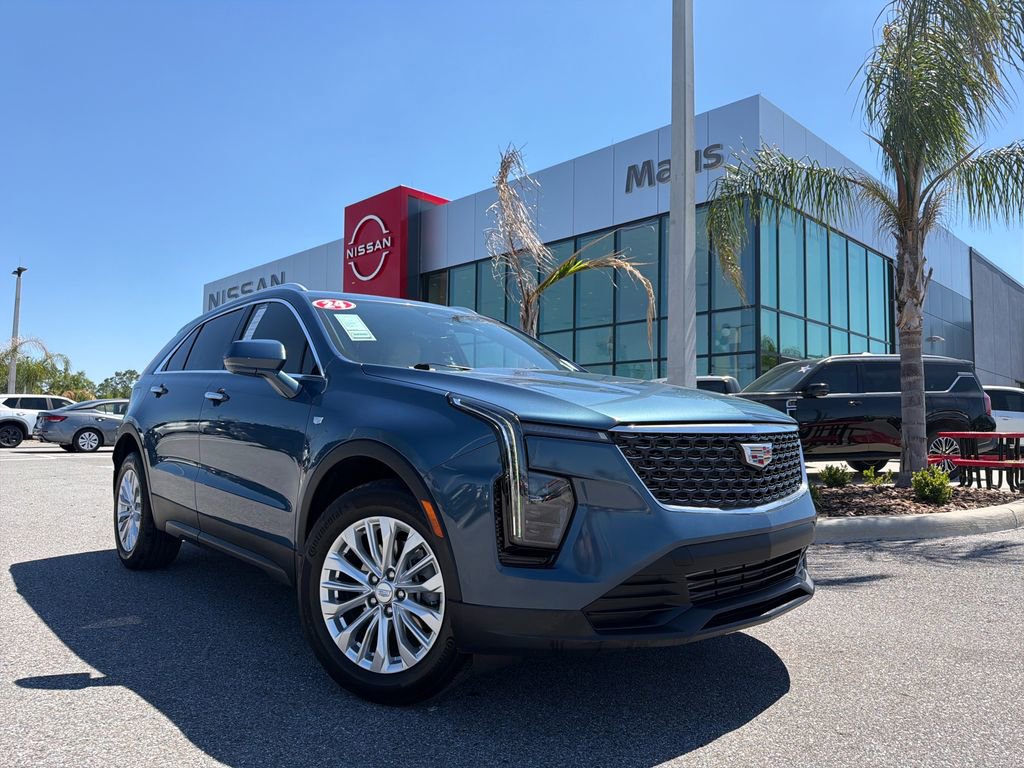 Used 2024 Cadillac XT4 Luxury image 1
