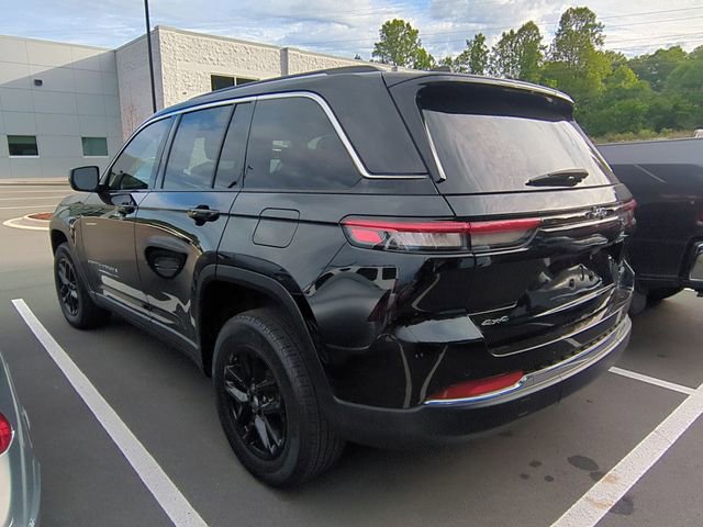 Used 2023 Jeep Grand Cherokee Laredo w/ Luxury Tech Group I AWD/4WD image 12