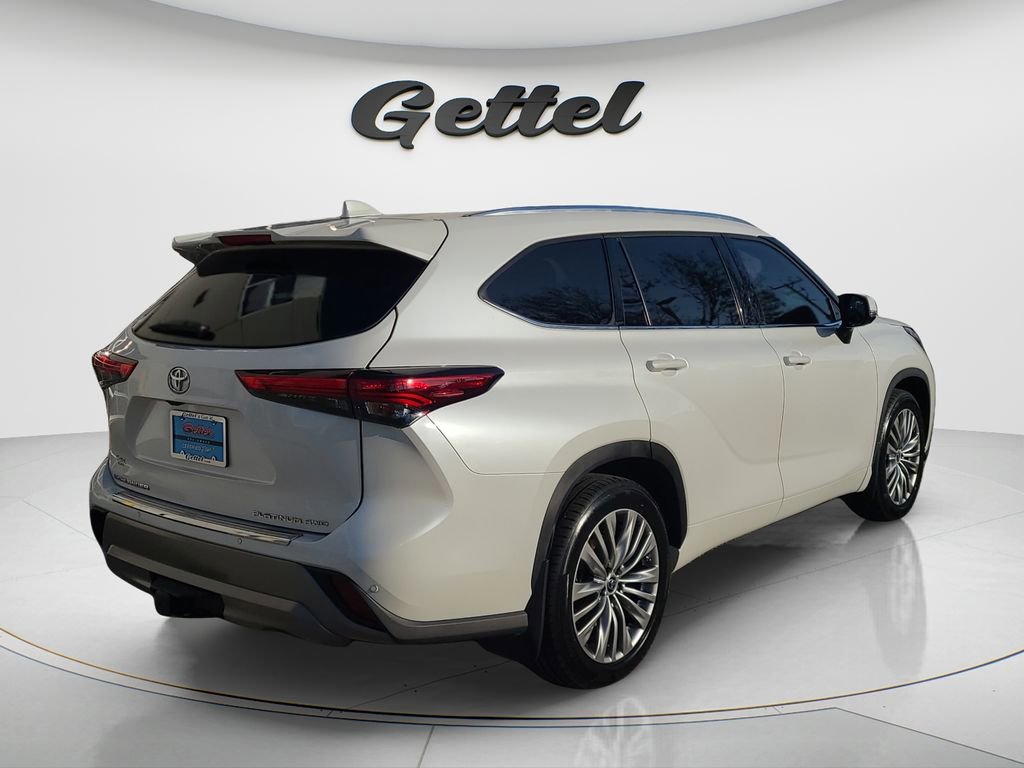 Used 2021 Toyota Highlander Platinum image 4