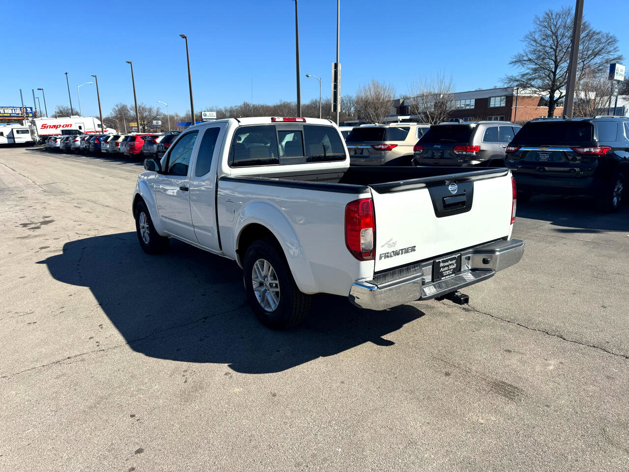 Used 2015 Nissan Frontier SV image 5