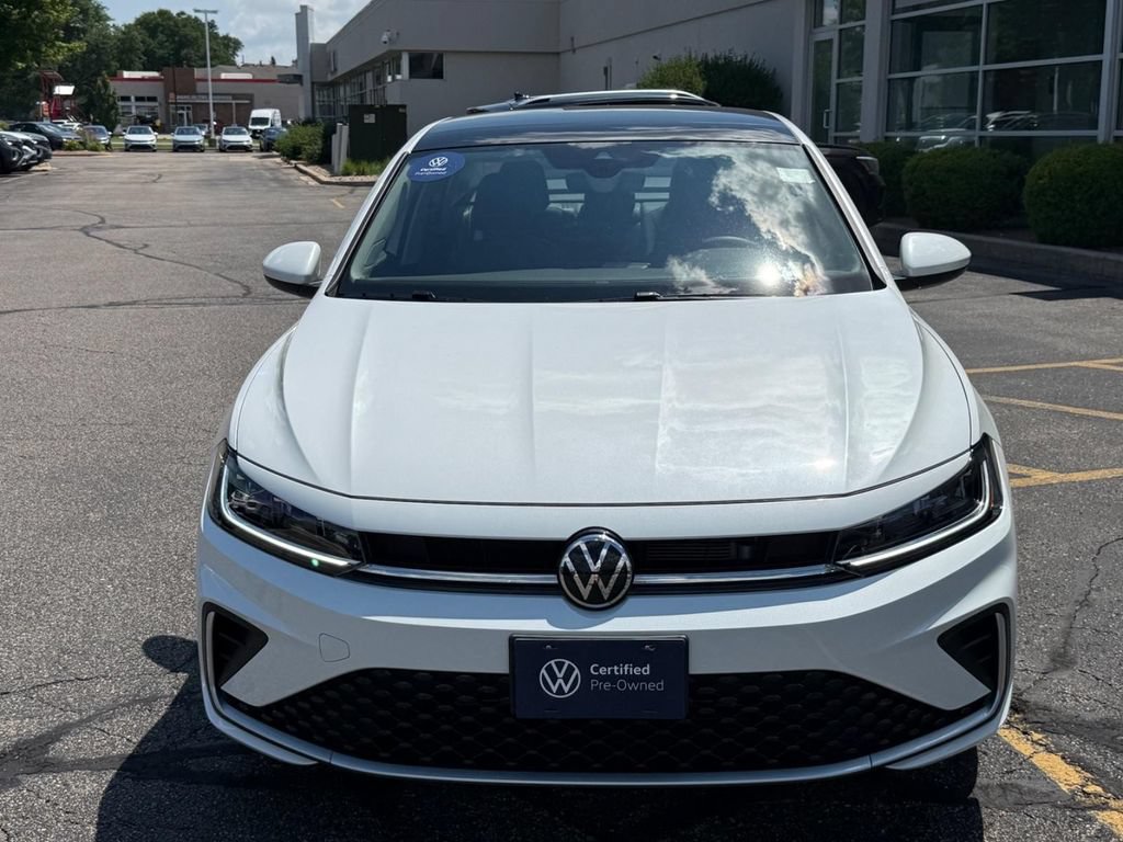 Used 2025 Volkswagen Jetta SE FWD image 9