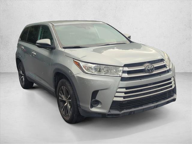 Used 2019 Toyota Highlander LE FWD image 3