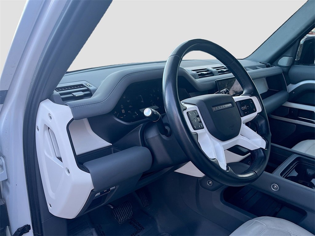 Used 2023 Land Rover Defender 130 SE image 9