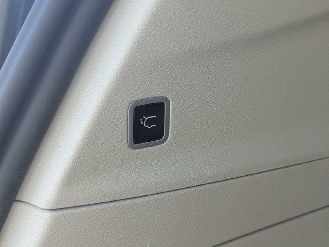 Used 2024 Chrysler Pacifica Touring-L FWD image 14