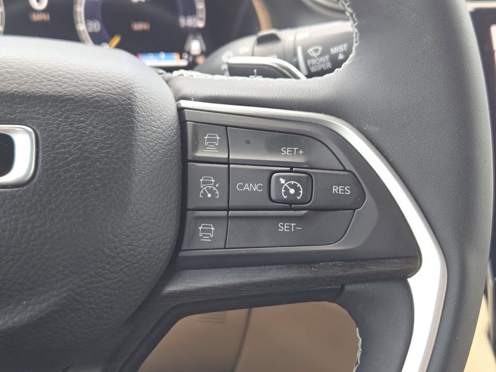 Used 2024 Jeep Grand Cherokee Limited AWD/4WD image 24