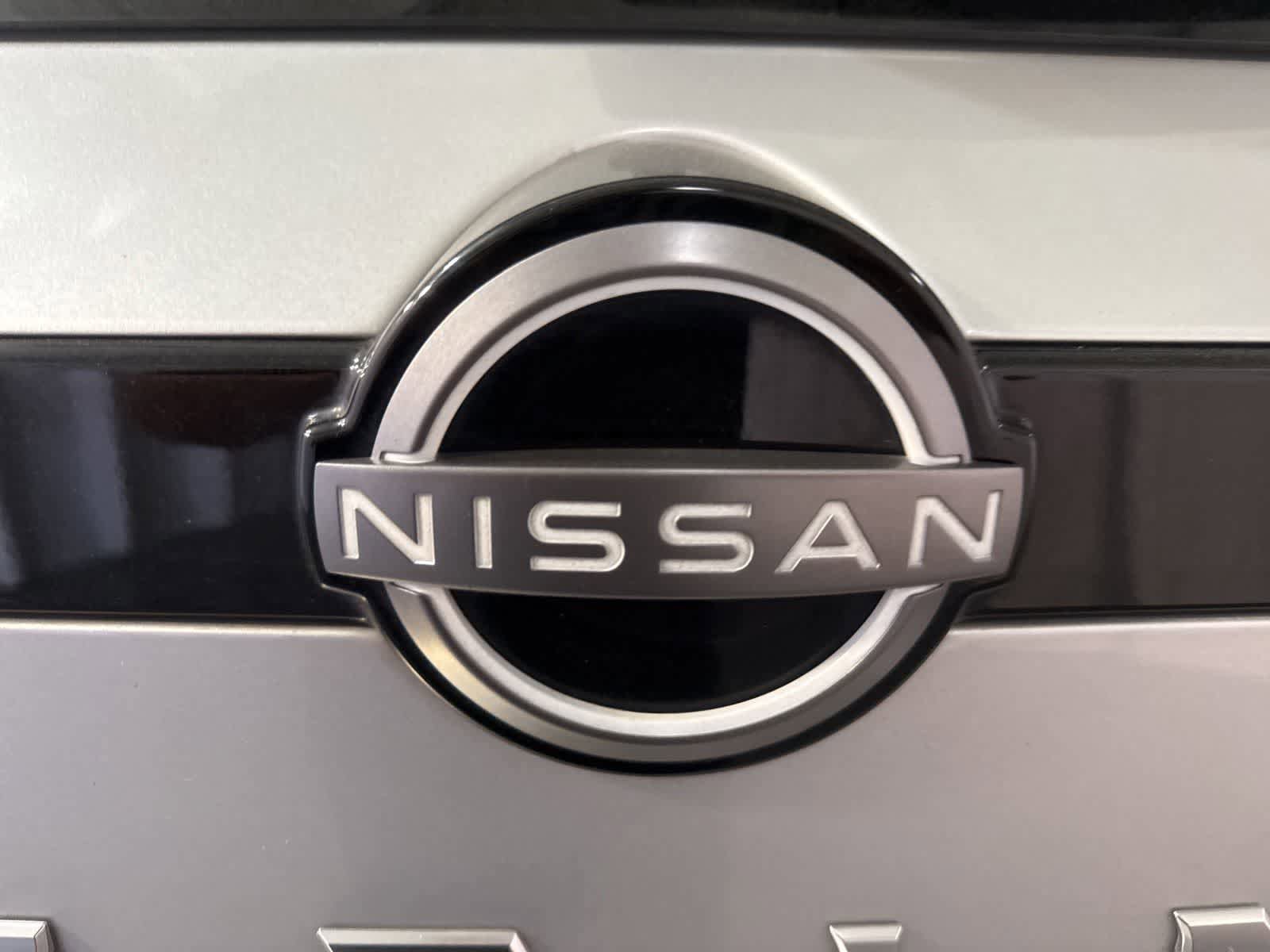 Used 2023 Nissan Pathfinder Platinum FWD image 13