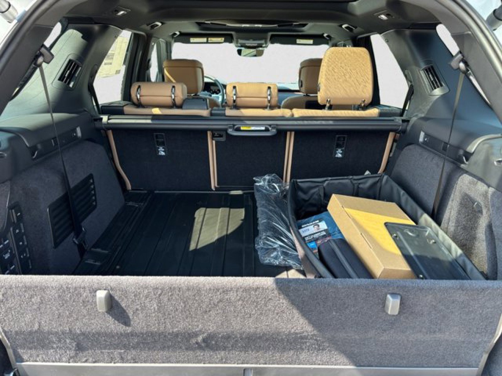 New 2025 Land Rover Discovery Dynamic SE image 19