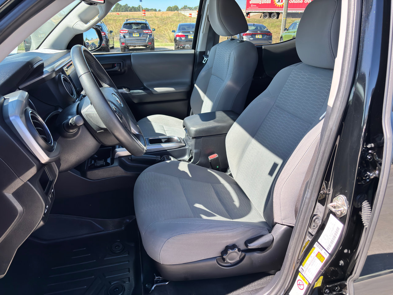 Used 2018 Toyota Tacoma SR5 image 19
