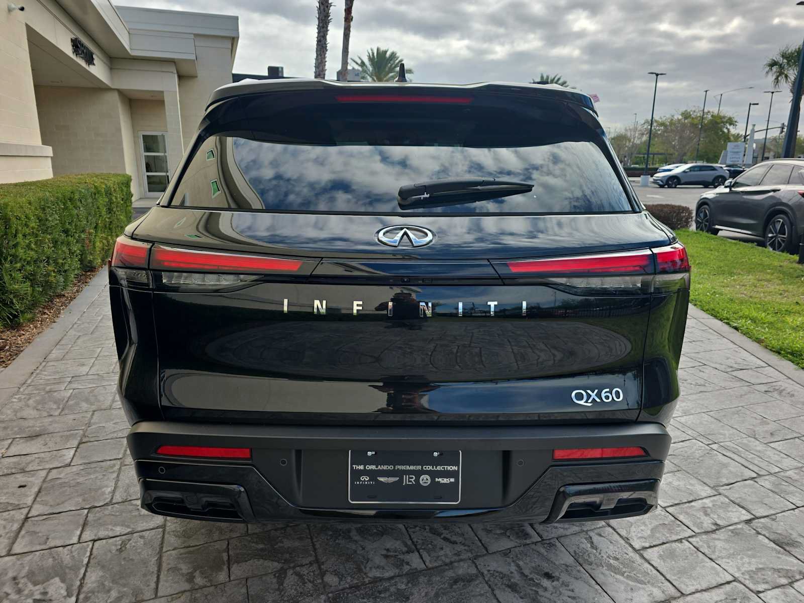 Used 2025 INFINITI QX60 Luxe FWD image 5