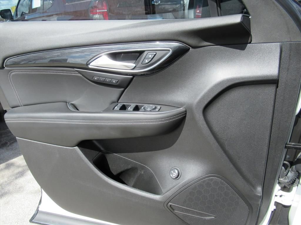 Used 2023 Buick Envision Essence w/ Sport Touring Package image 17