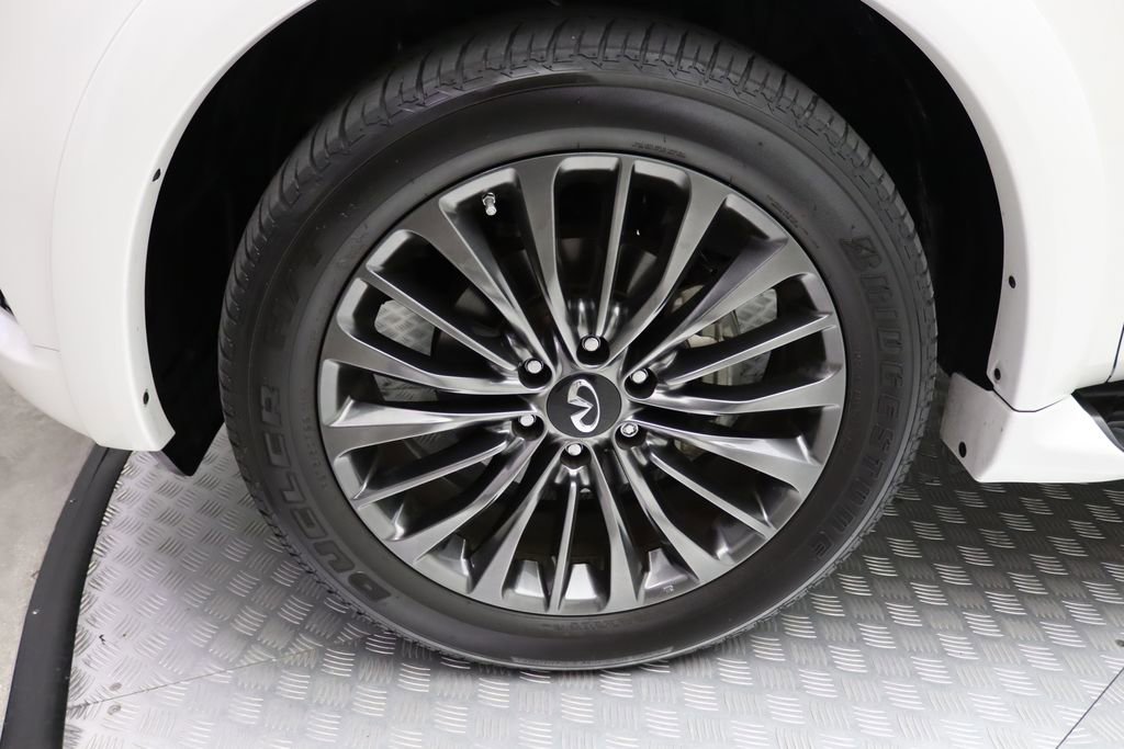 Used 2024 INFINITI QX80 Sensory image 4