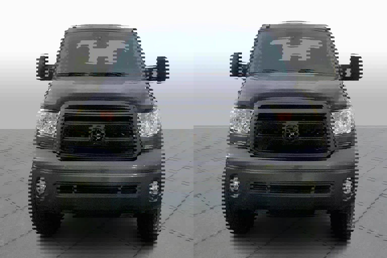 Used 2013 Toyota Tundra 4x4 CrewMax image 3