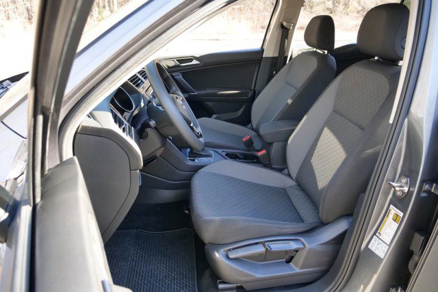 Used 2020 Volkswagen Tiguan S image 3