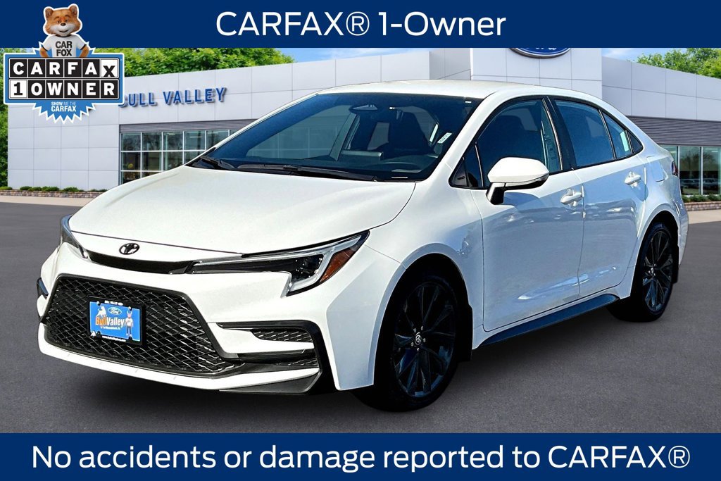 Used 2024 Toyota Corolla SE w/ SE Convenience Package FWD image 3