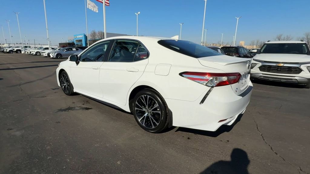 Used 2020 Toyota Camry SE image 6