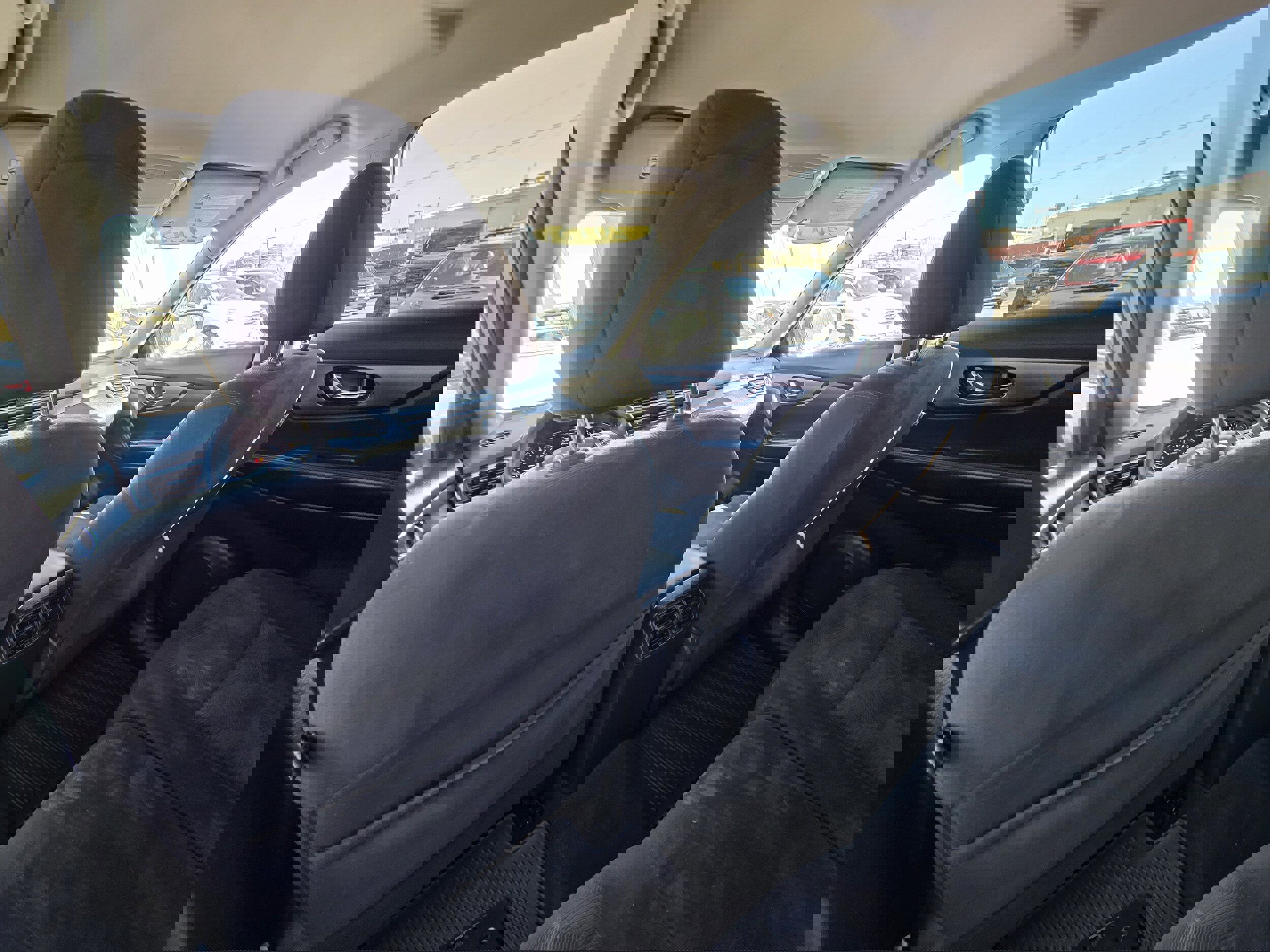 Used 2015 Nissan Rogue SV image 11