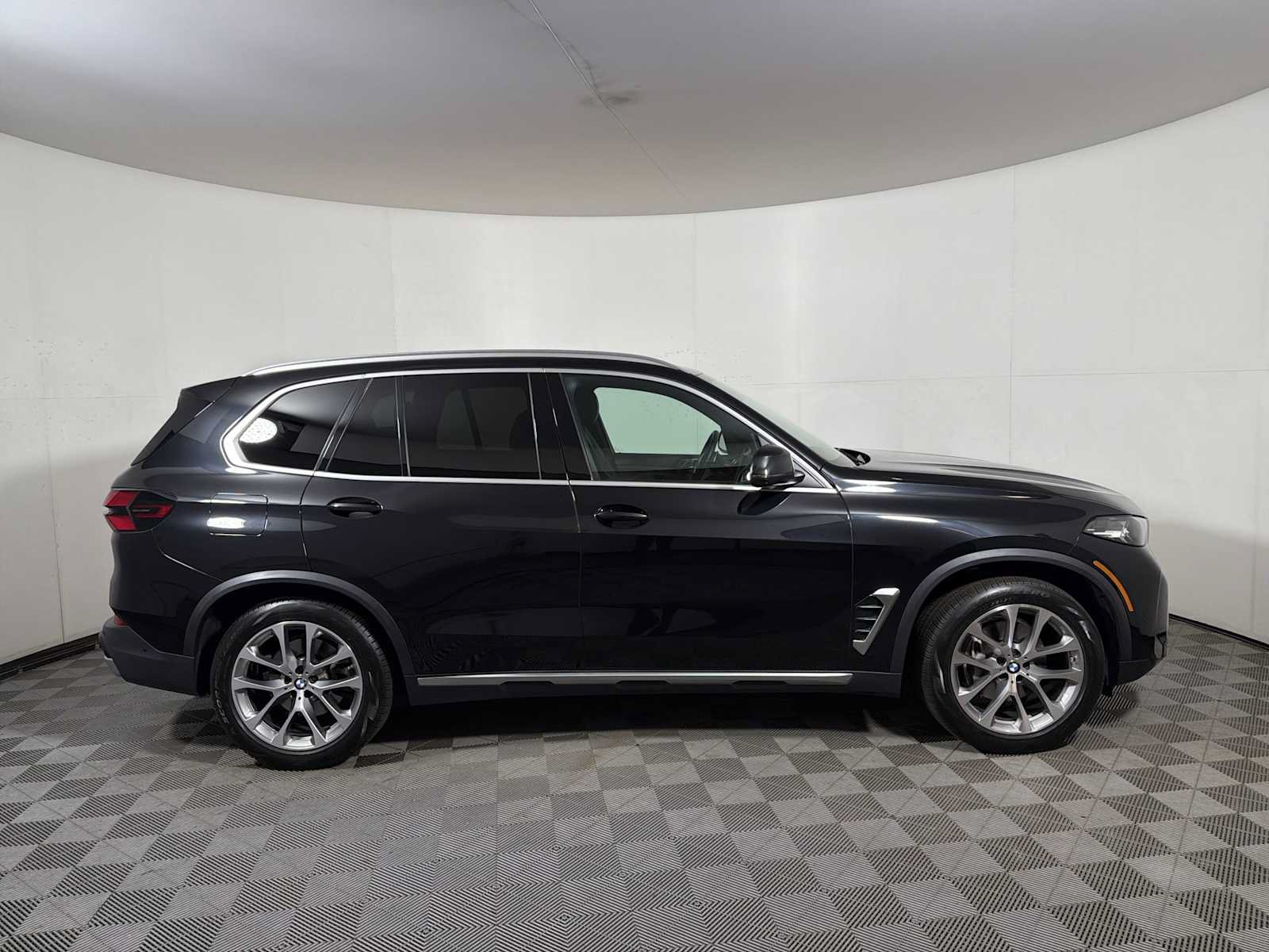 Used 2024 BMW X5 xDrive40i w/ Parking Assistance Package AWD/4WD image 7