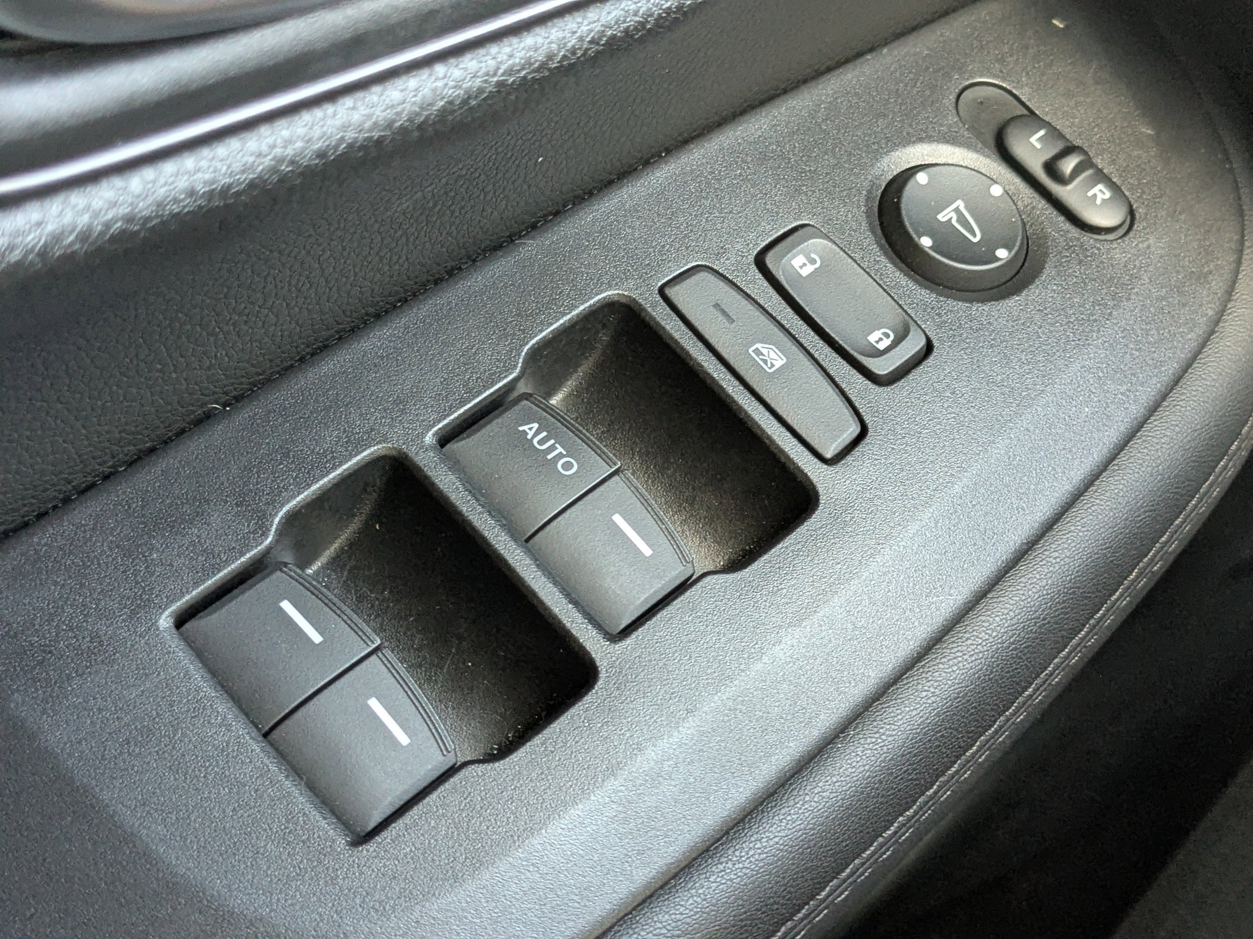 Used 2023 Honda HR-V LX image 25