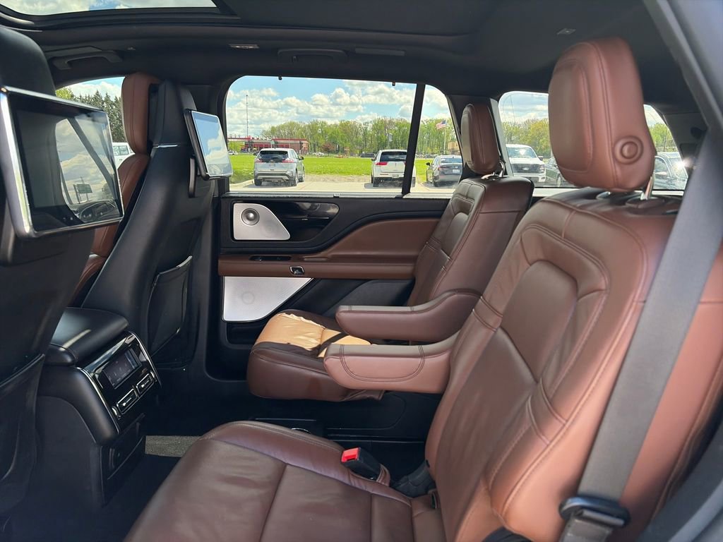 Used 2023 Lincoln Aviator Grand Touring w/ Equipment Group 301A AWD/4WD image 27