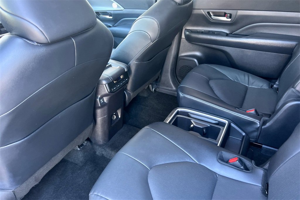 Certified 2025 Toyota Grand Highlander AWD image 14