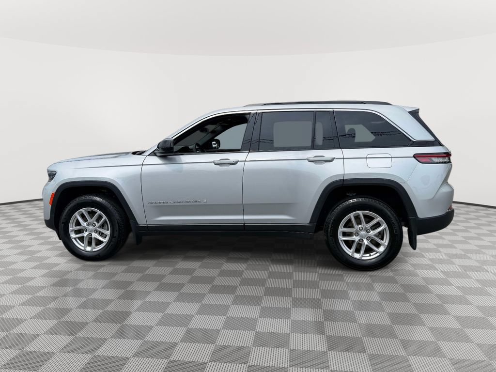 Used 2025 Jeep Grand Cherokee Laredo X AWD/4WD image 8