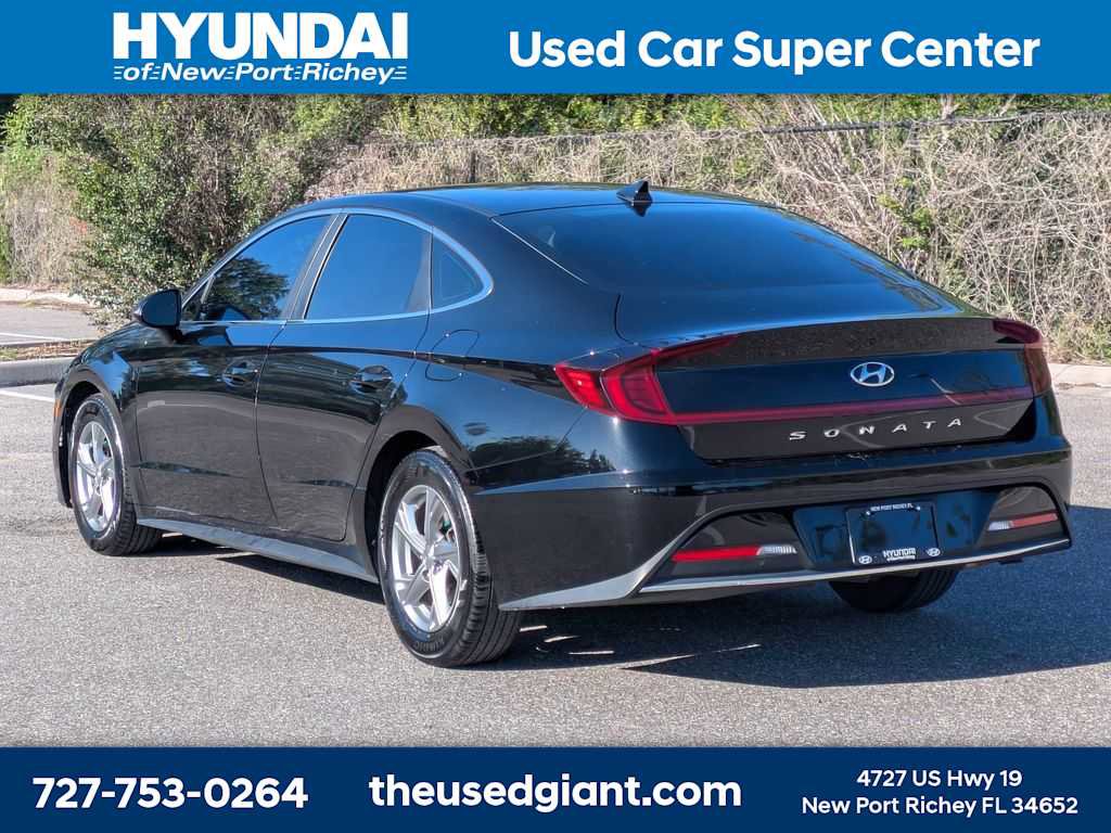 Used 2022 Hyundai Sonata SE w/ Cargo Package FWD image 3