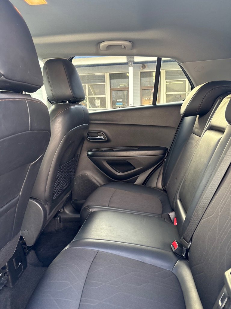 Used 2021 Chevrolet Trax LT FWD image 11