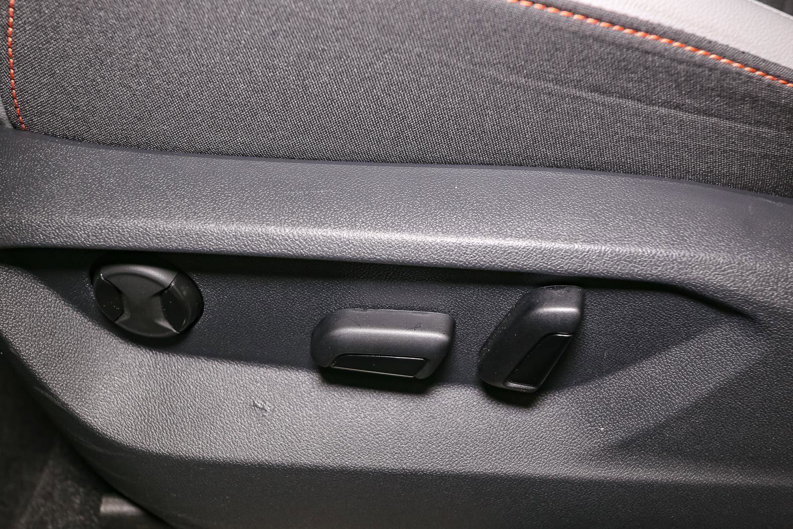 Certified 2025 Volkswagen Atlas Peak Edition SE AWD/4WD image 47