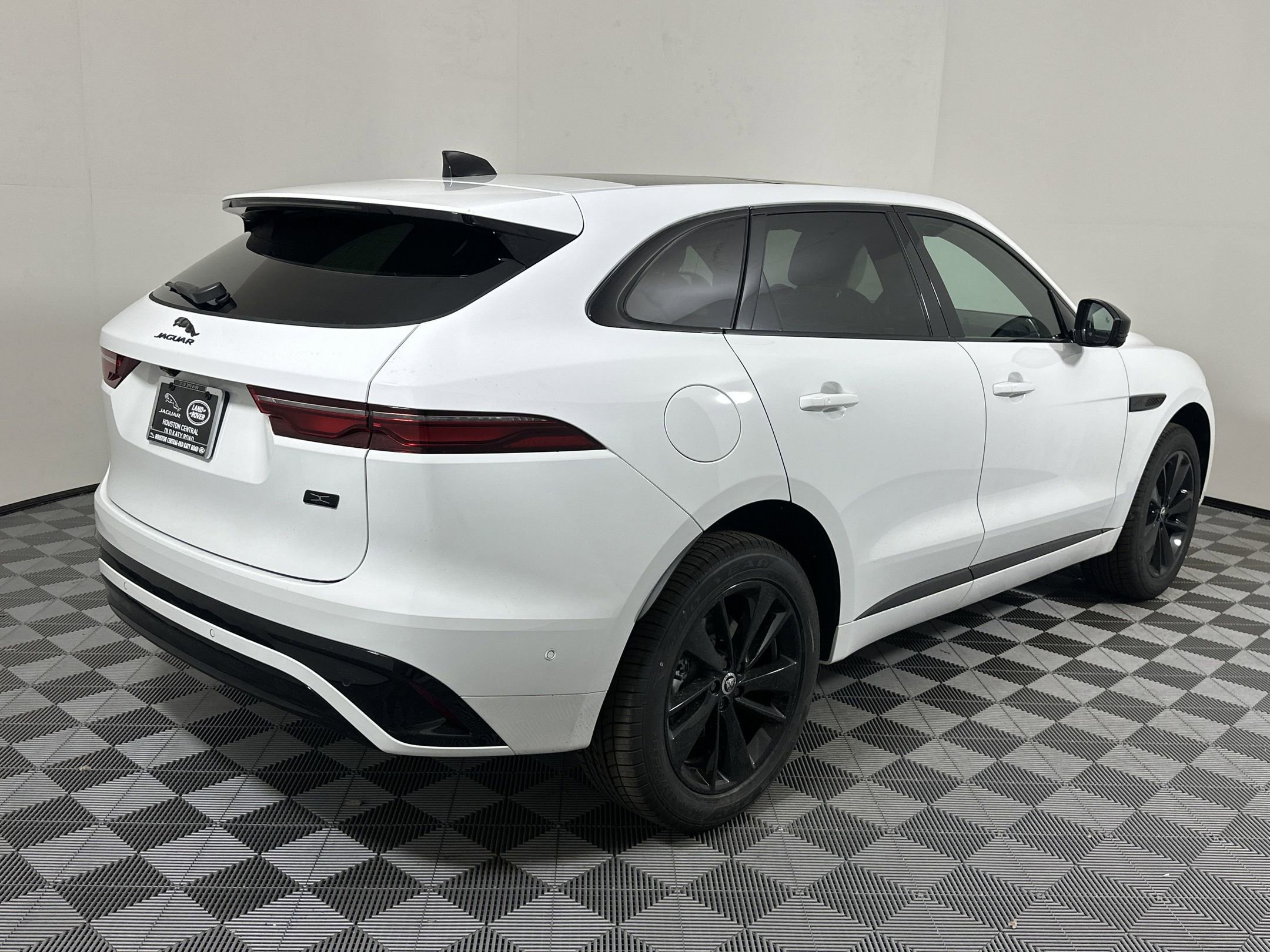 Used 2026 Jaguar F-PACE R-Dynamic S AWD/4WD image 7