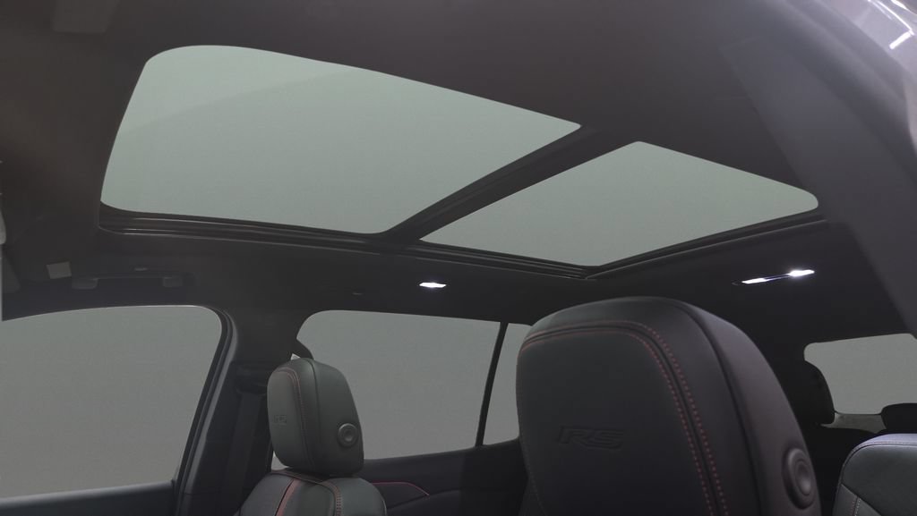 New 2026 Chevrolet Traverse RS FWD image 16