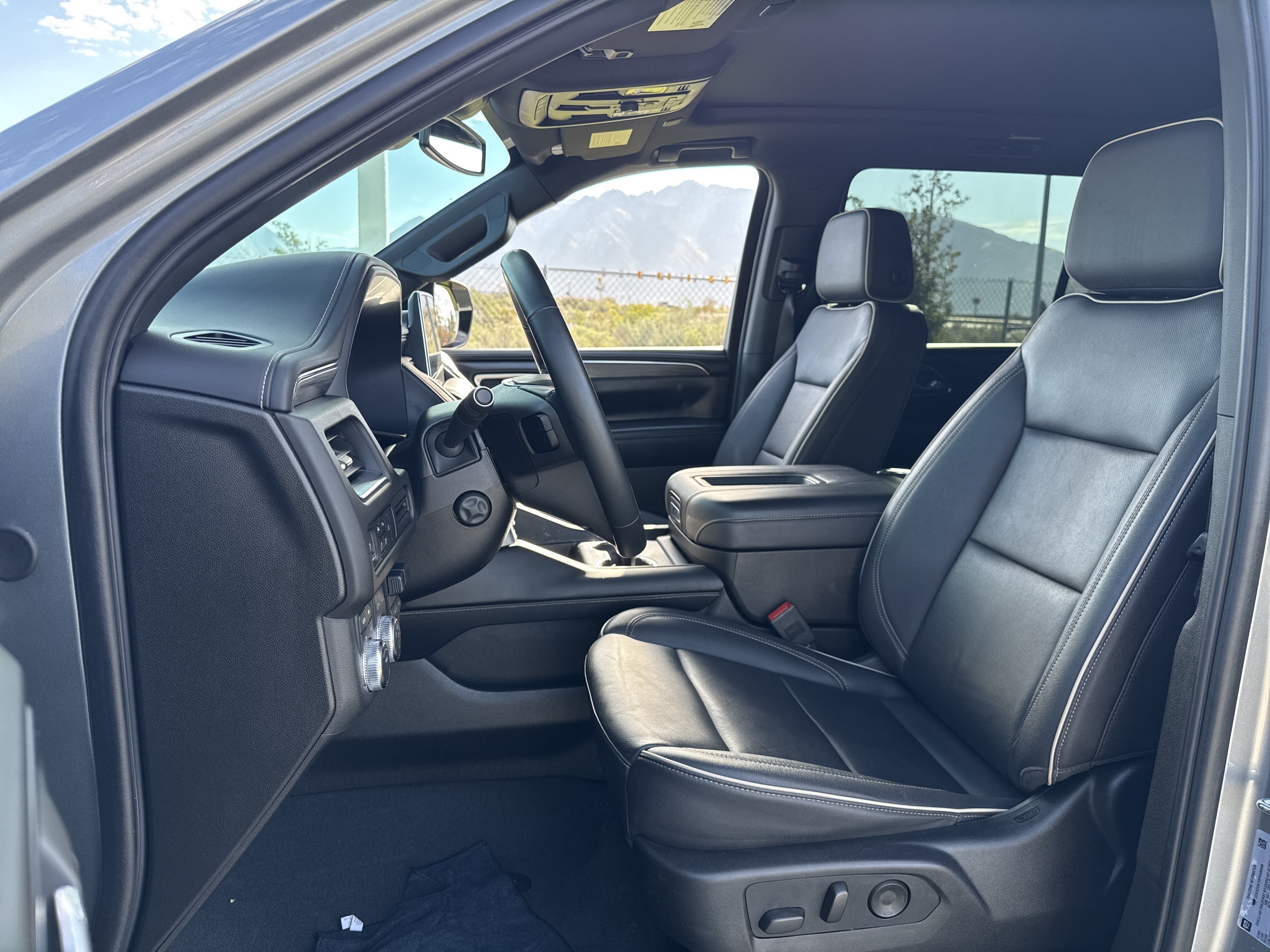 Used 2023 GMC Yukon XL SLT w/ SLT Premium Package AWD/4WD image 14