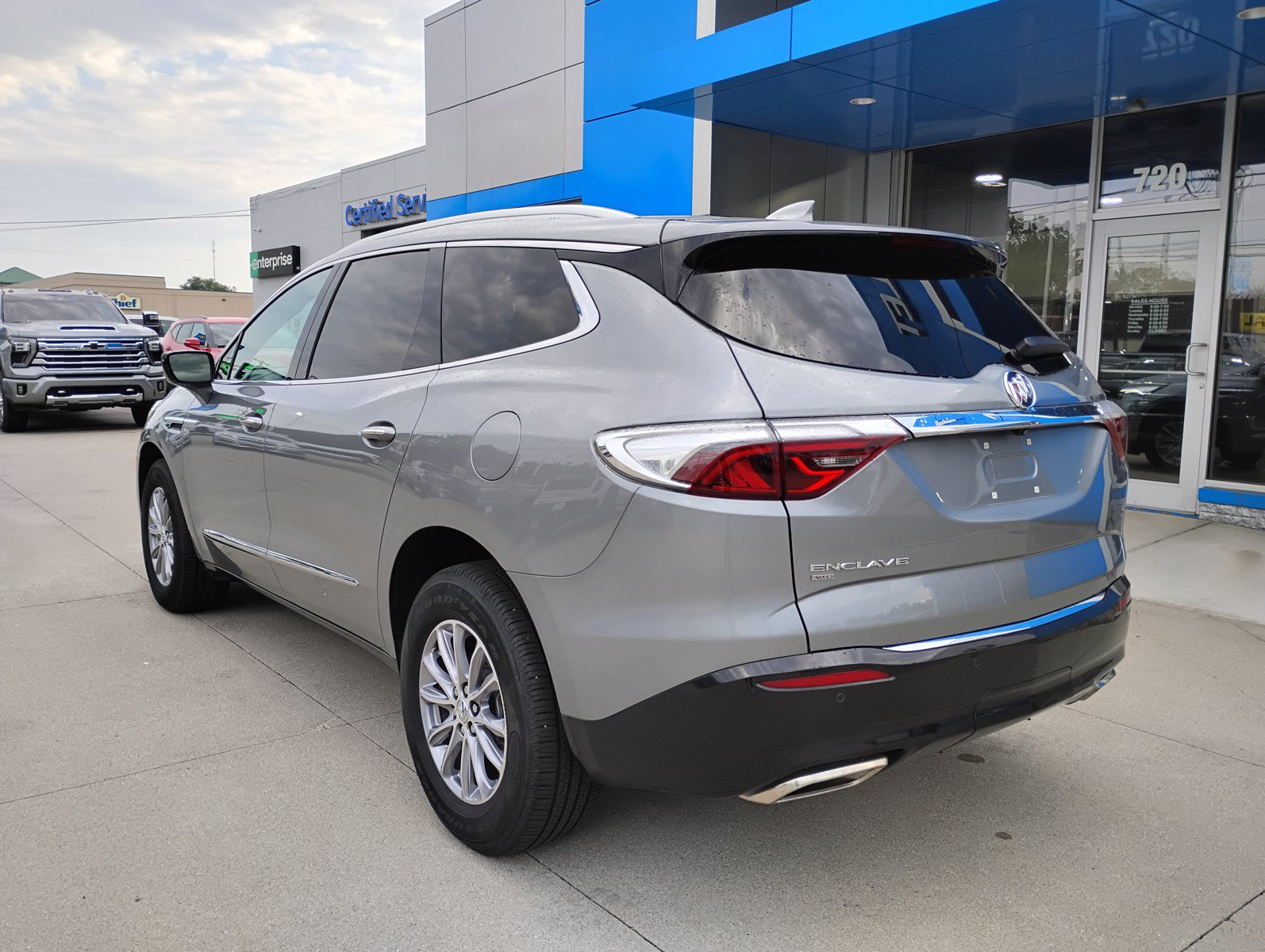 Used 2023 Buick Enclave Essence AWD/4WD image 10