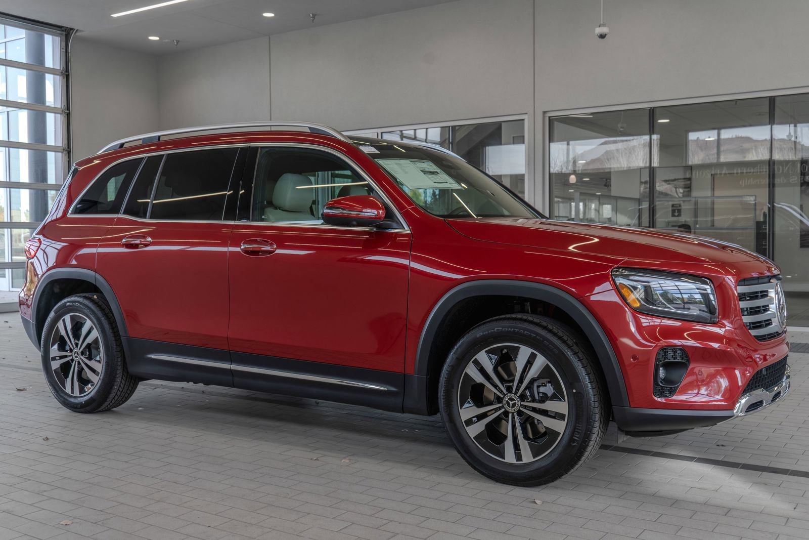 Used 2026 Mercedes-Benz GLB 250 4MATIC image 12