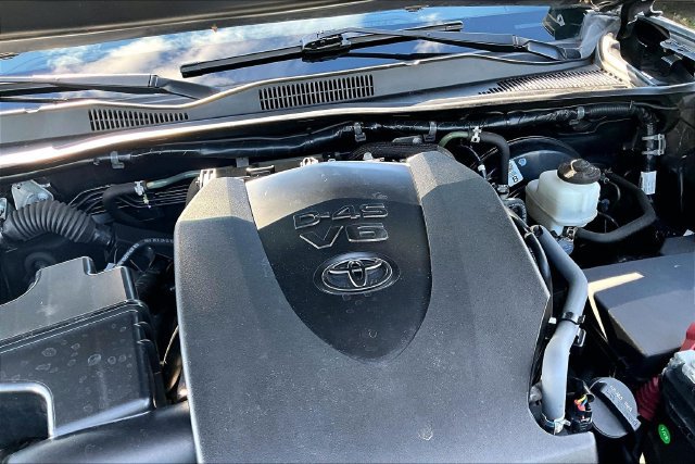 Used 2020 Toyota Tacoma TRD Sport AWD/4WD image 30