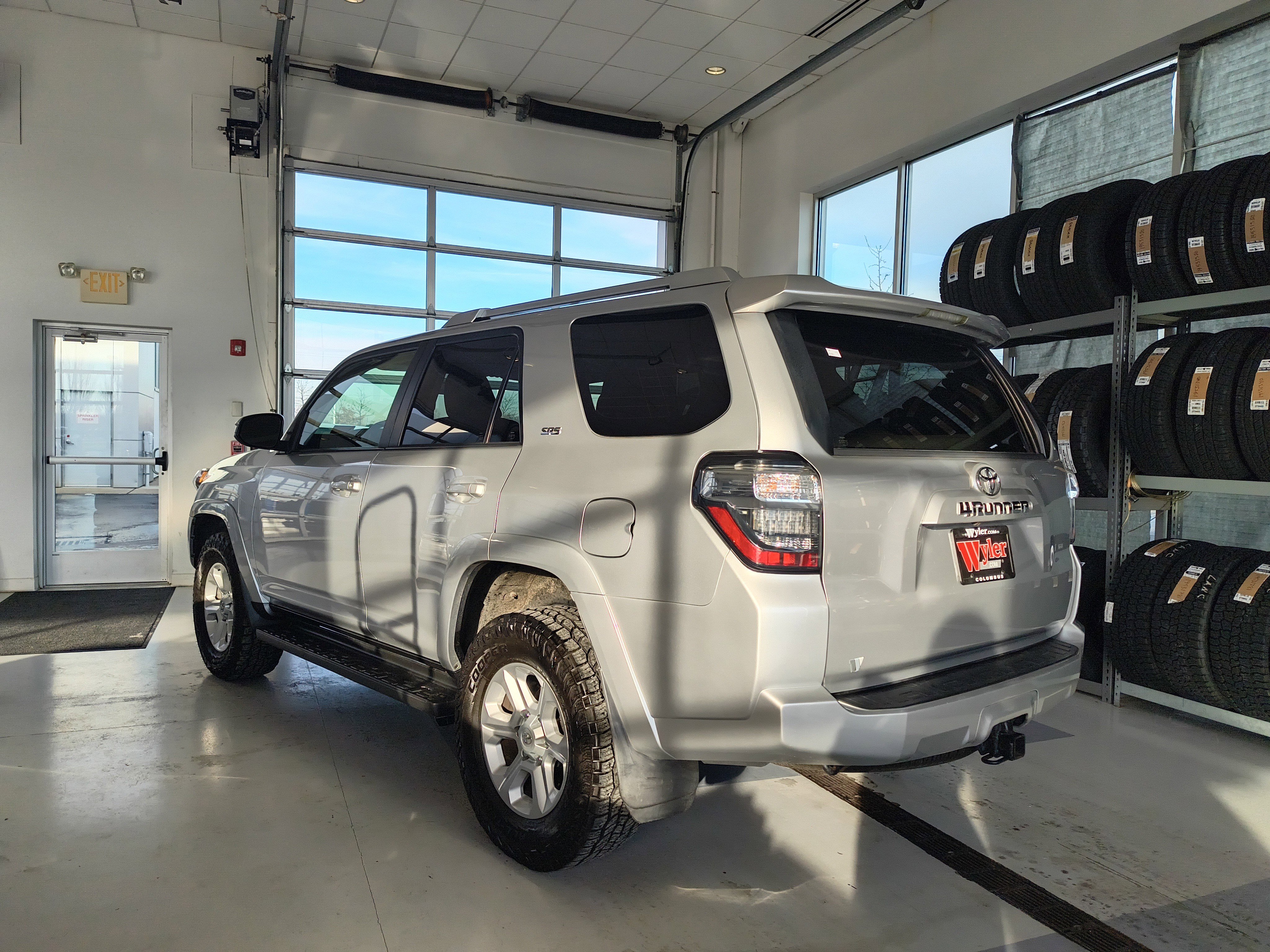 Used 2016 Toyota 4Runner SR5 image 3