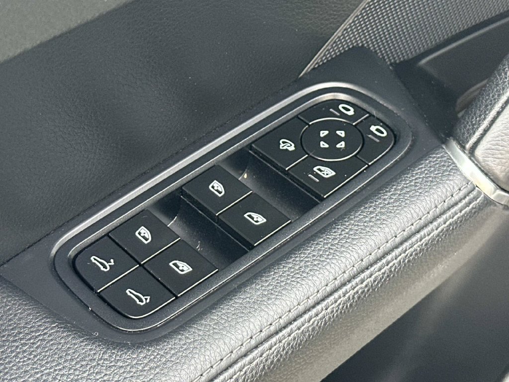 Used 2023 Porsche Cayenne Platinum Edition AWD/4WD image 21