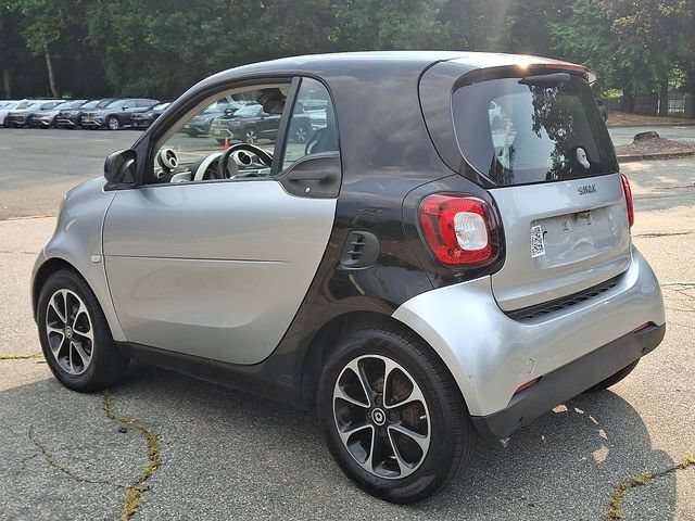 Used 2016 smart fortwo passion RWD image 7