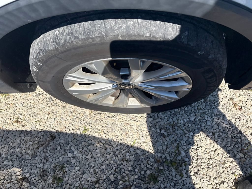 Used 2018 Volkswagen Tiguan SEL AWD/4WD image 4