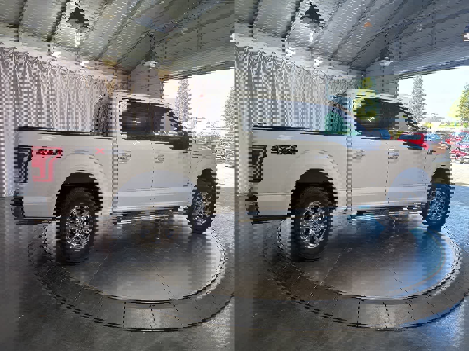 Used 2016 Ford F150 XLT w/ Equipment Group 302A Luxury image 4