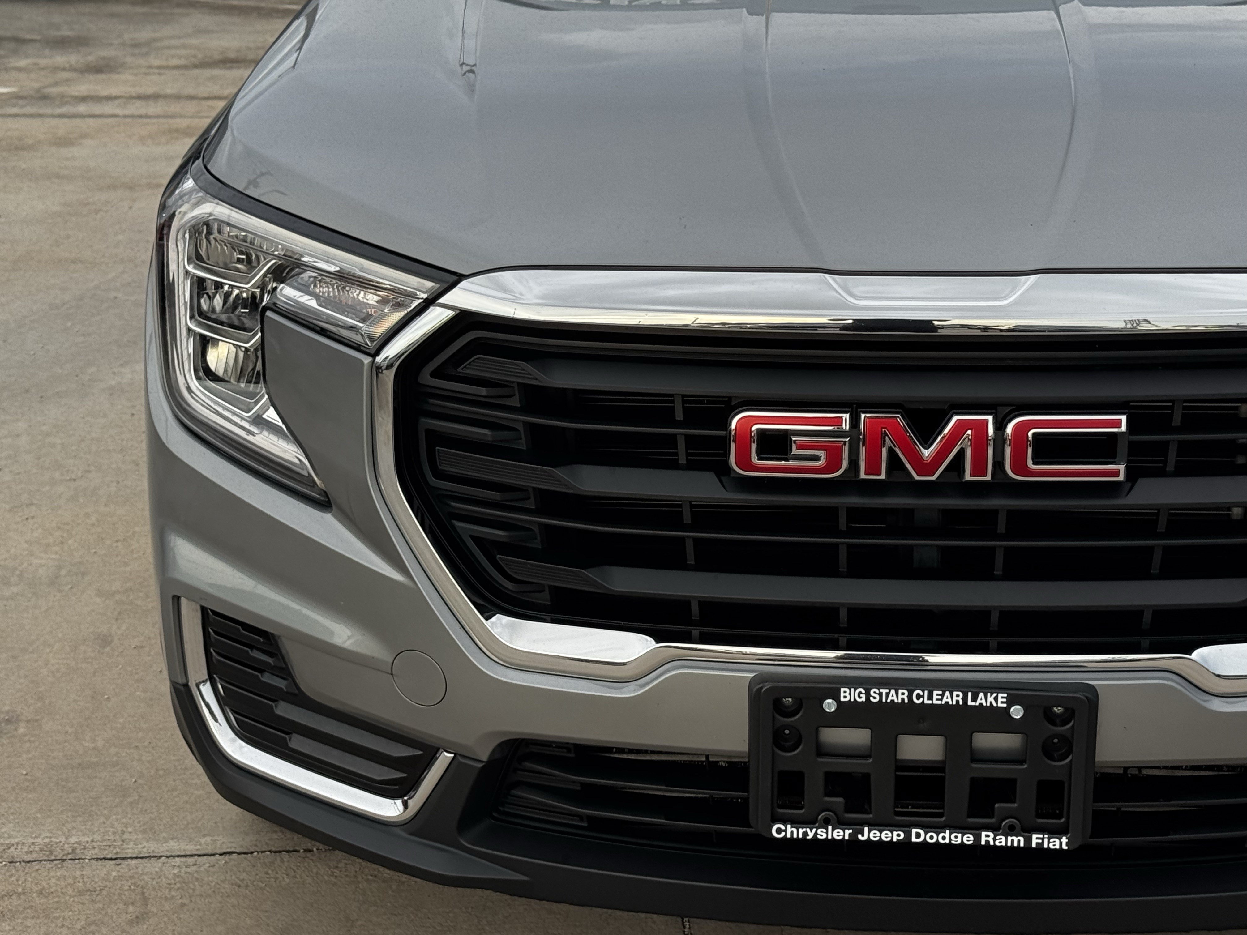 Used 2024 GMC Terrain SLE FWD image 6