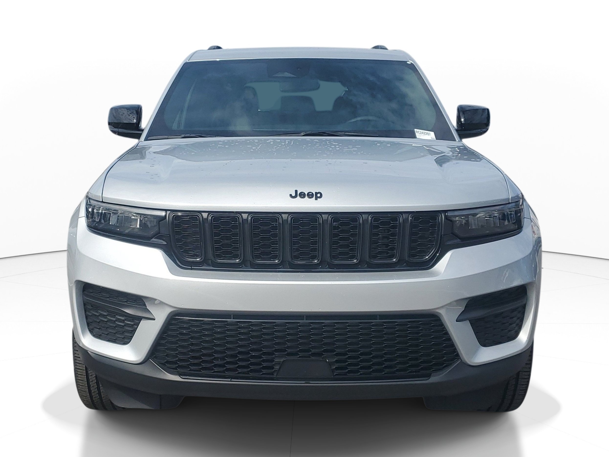Used 2024 Jeep Grand Cherokee Altitude RWD image 3