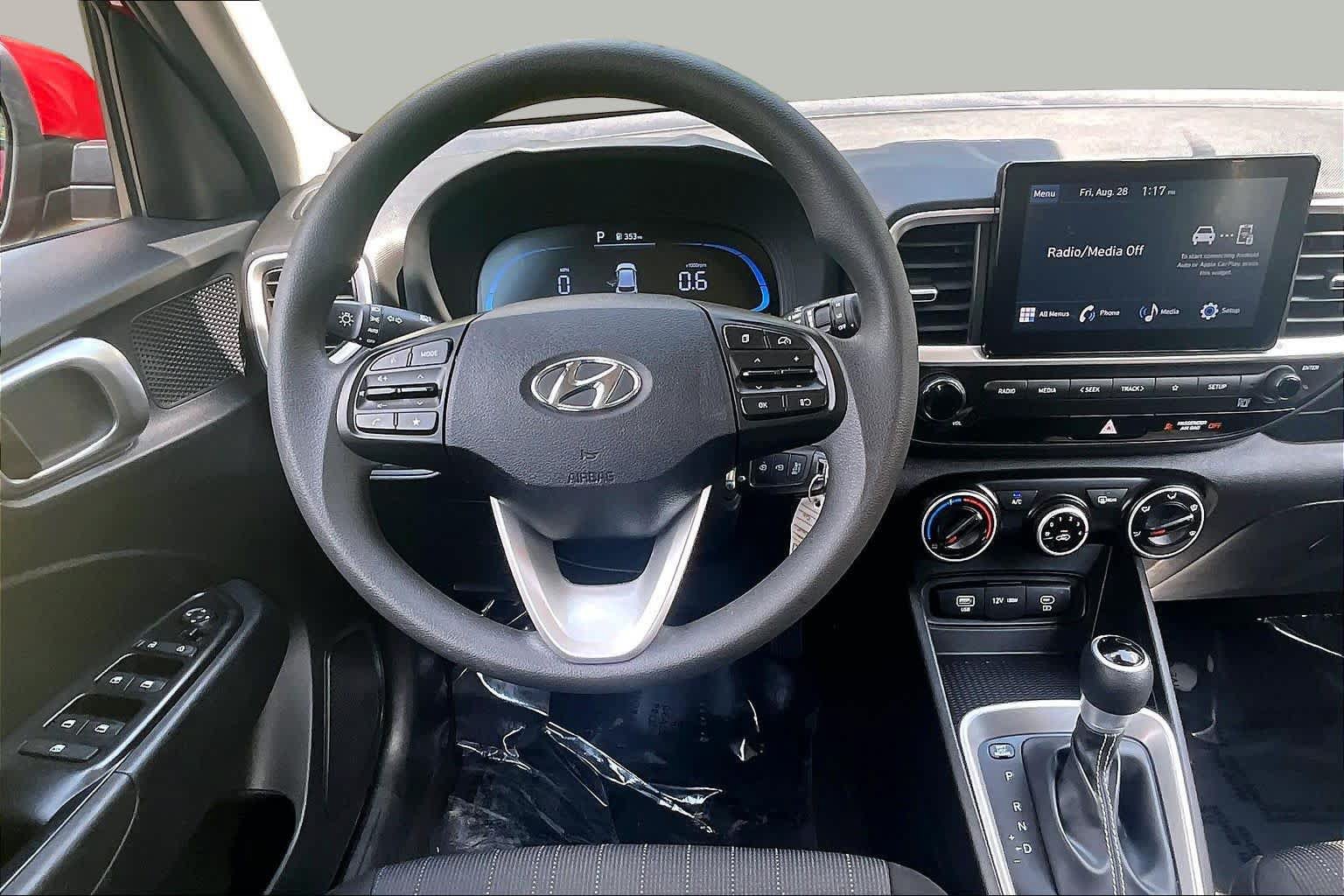 Used 2025 Hyundai Venue SE FWD image 6