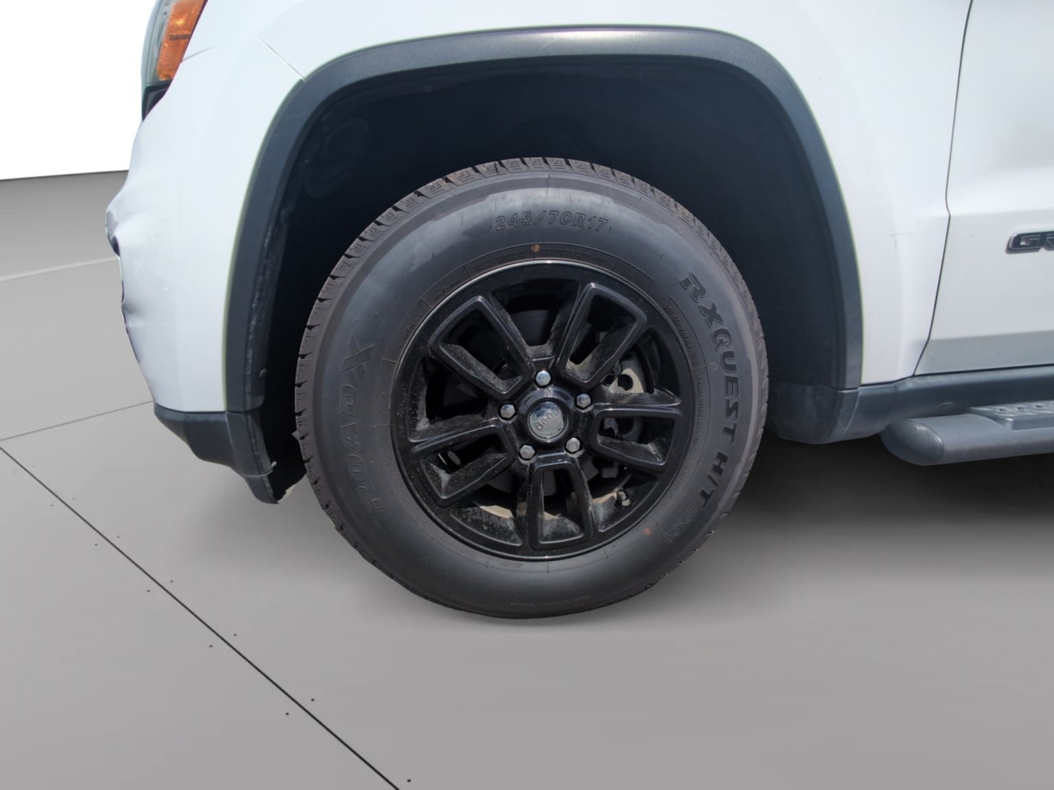 Used 2018 Jeep Grand Cherokee Laredo AWD/4WD image 9