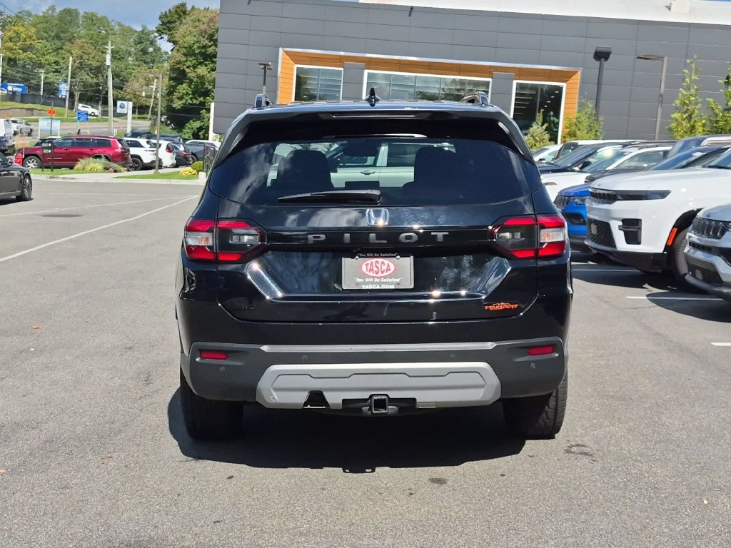 Used 2025 Honda Pilot TrailSport image 4
