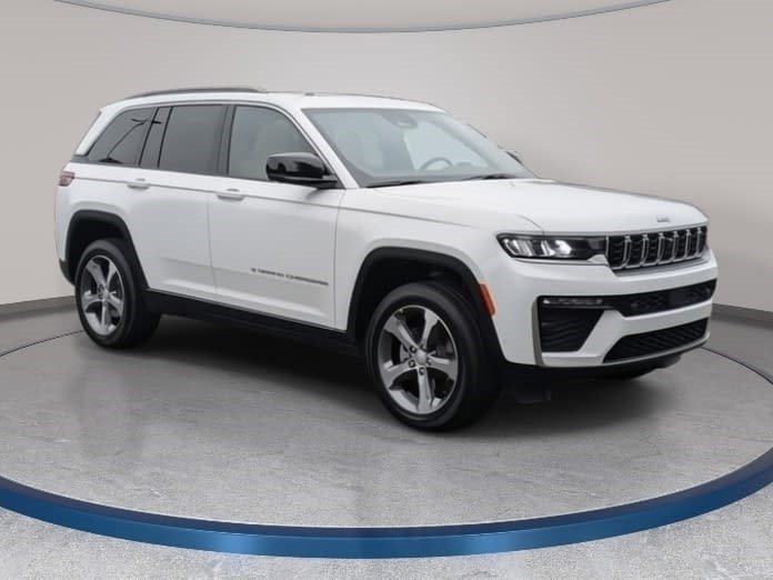 New 2026 Jeep Grand Cherokee Limited w/ Luxury Tech Group II AWD/4WD image 3
