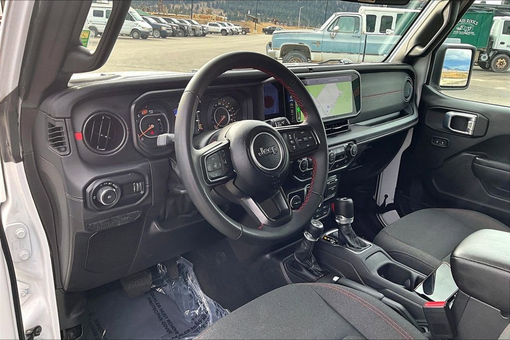 Used 2025 Jeep Wrangler Unlimited Rubicon AWD/4WD image 14