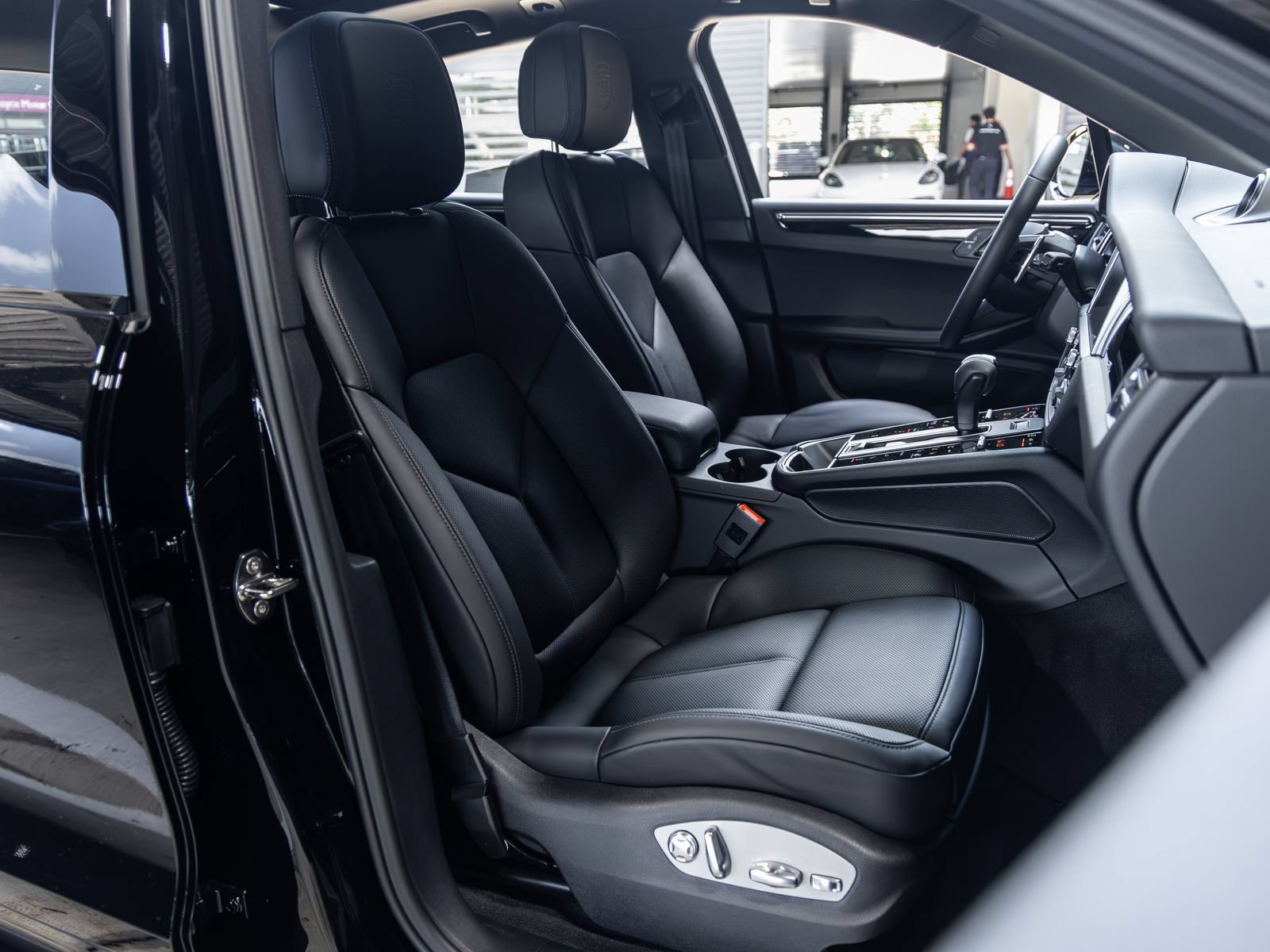 New 2026 Porsche Macan S AWD/4WD image 40