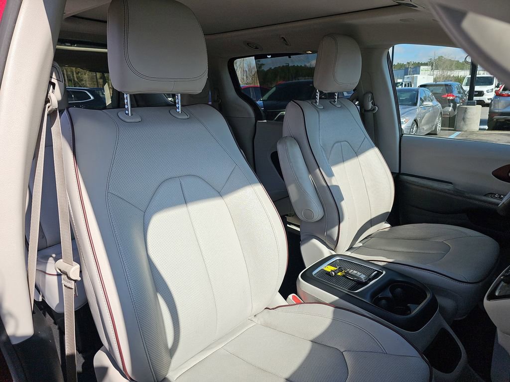 Used 2020 Chrysler Pacifica Limited image 13